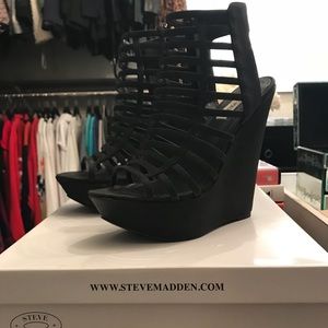 Steve Madden “Xpert” platform heel